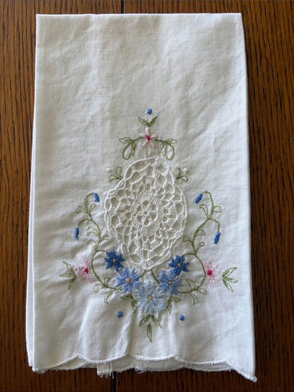 Vintage White Embroidered Floral Linen Napkins - Set of 3
